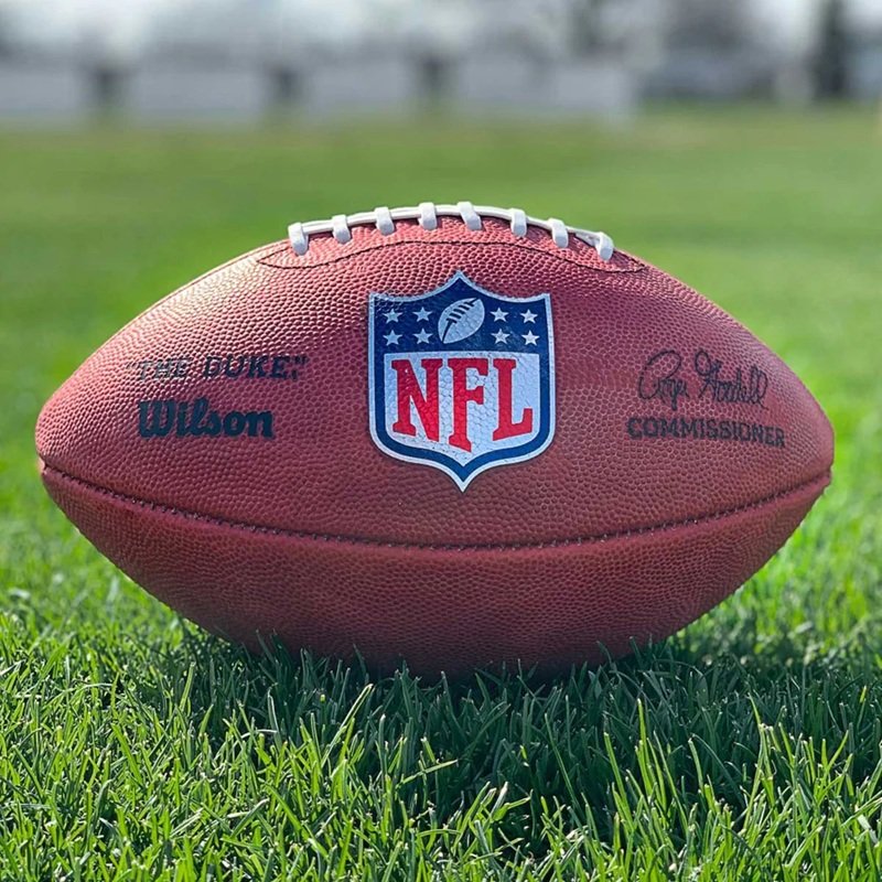 Comment choisir son ballon de football américain en 2026 — Guide complet